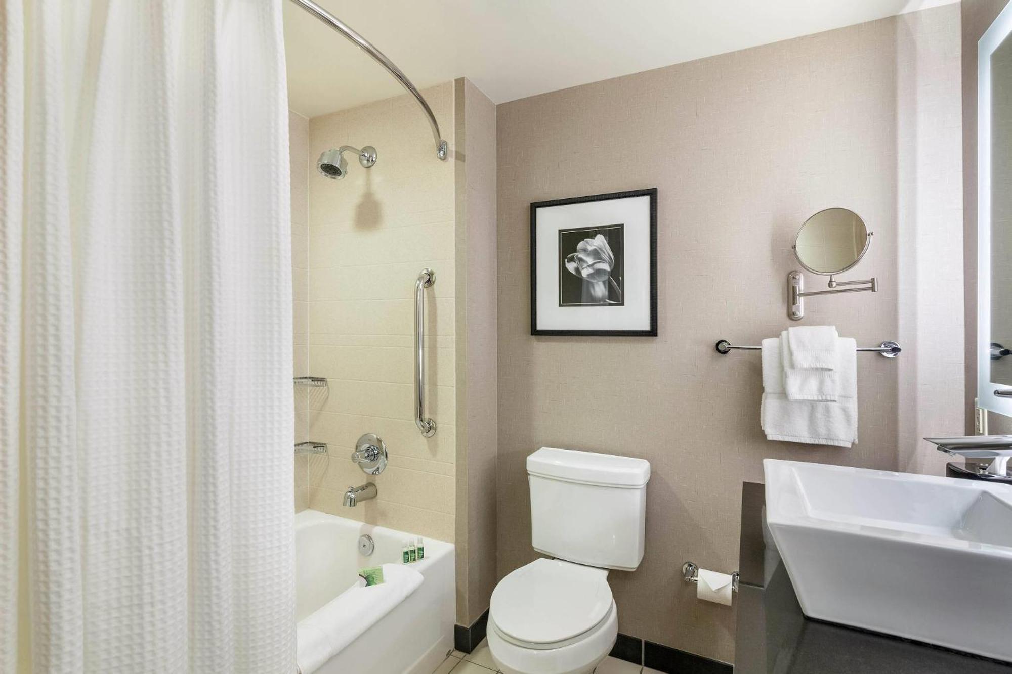 Cambria - Downtown 4*
